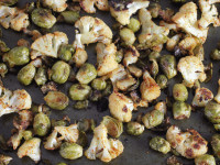 spicy roasted brussels sprouts and cauliflower